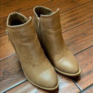 Trends Up brown boots, zippers size 8